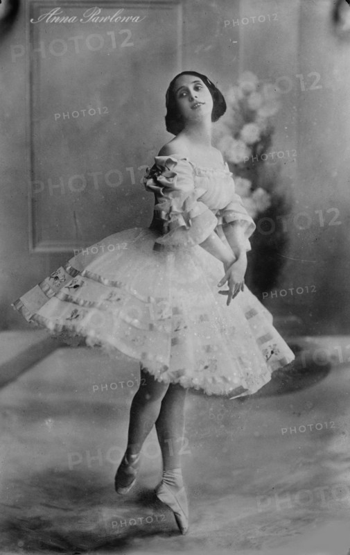 Anna Pavlova, Russian ballerina, 1910s. Artist: Unknown