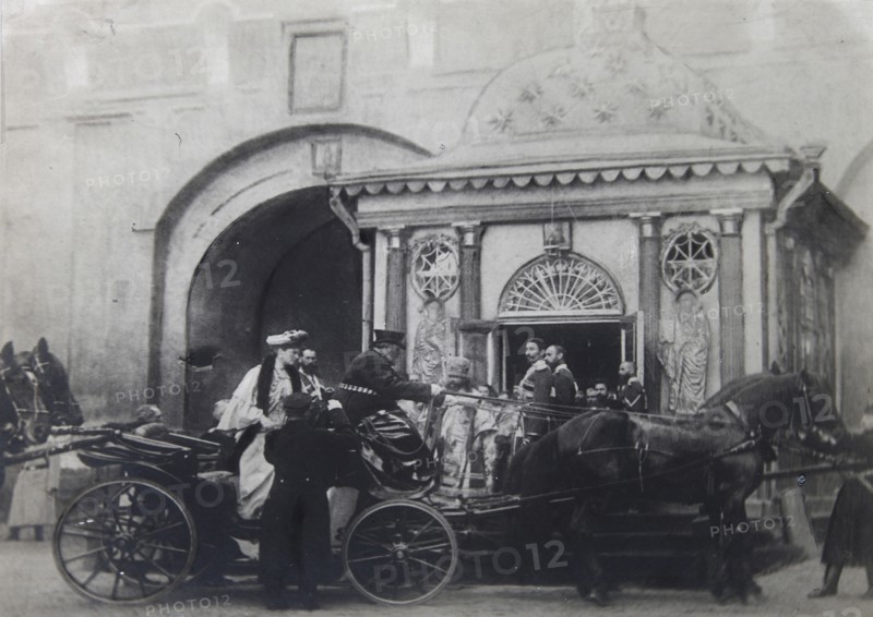 Tsarina Alexandra Fyodorovna visiting the Iberian Chapel, Moscow, Russia, 1900s. Artist: Unknown