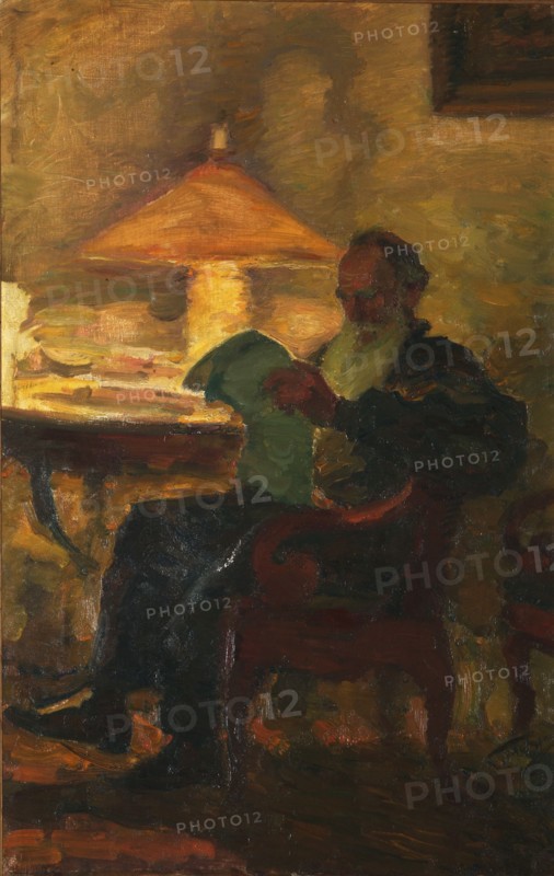 Leo Tolstoy with a newspaper', 1901. Creator: Pasternak, Leonid Osipovich (1862-1945).