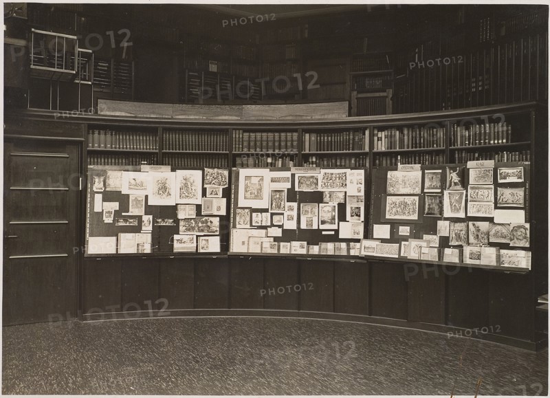 The Mnemosyne Atlas at the Reading room of the Kunstwissenschaftliche Bibliothek Warburg, 1927.