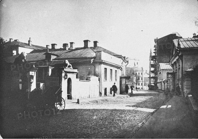Sredny Kislovsky Lane towards the Arbat Square in Moscow, 1914.
