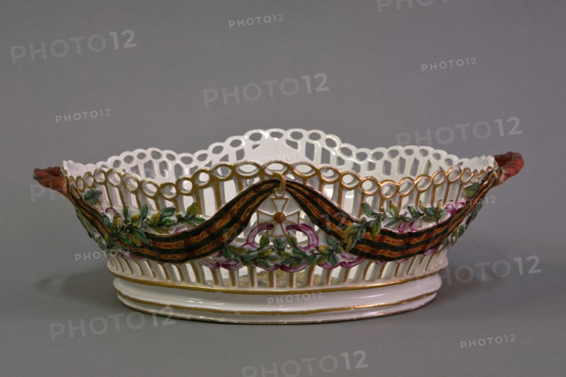 Bread Basket  from the Porcelain Dinner Service of the Order of Saint George the Triumphant (Gardner Porcelain Factory), 1777. Artist: Kozlov, Gavriil Ignatievich (1738-1791)