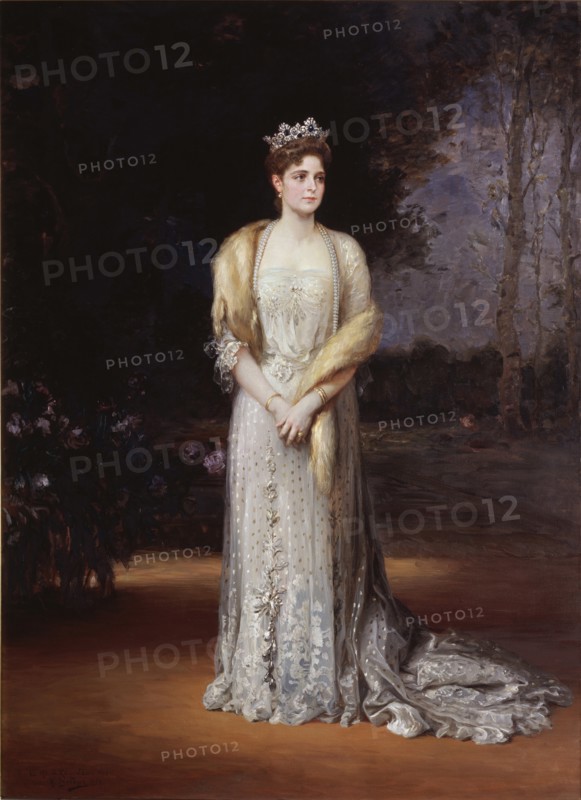 Portrait of Empress Alexandra Fyodorovna of Russia (1872-1918), the wife of Tsar Nicholas II, 1914. Artist: Veber, Jakov Jakovlevich (1870-after 1941)
