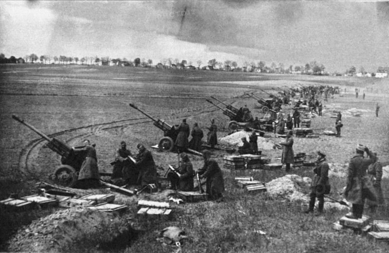 Soviet artillery at the Seelow Heights, April 1945 Artist: Anonymous