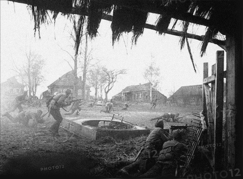 The Soviet army counter-attacks. Late October, 1941. Tarutino, Kaluga region. Artist: Anonymous