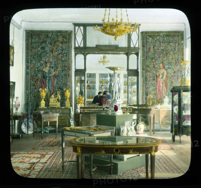 Torgsin store (Trade with foreigners) Interior, Moscow. Artist: DeCou, Branson (1892-1941)