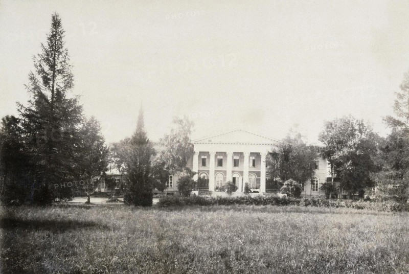 The House of the Levashov's Estate Osinovaya Roshcha, 1885. Artist: Anonymous