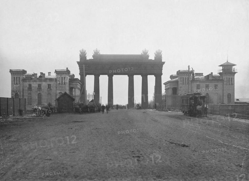 The Moscow Triumphal Gate in St. Petersburg, 1890s. Artist: Bulla, Karl Karlovich (1853-1929)