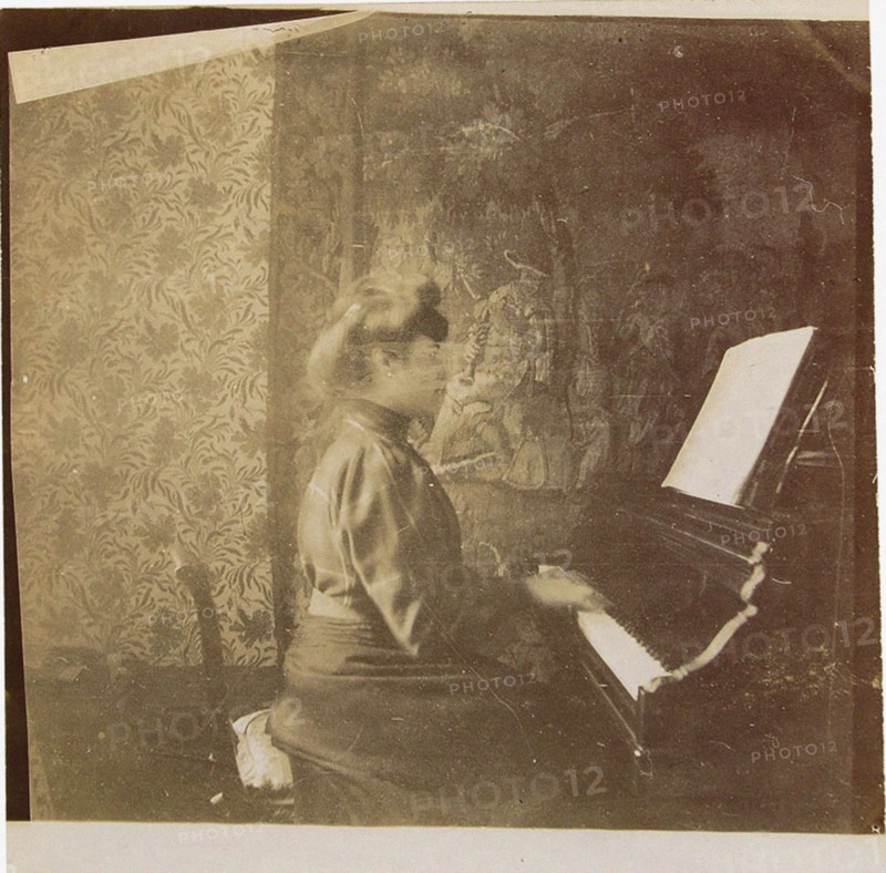 Misia Natanson at the Piano.