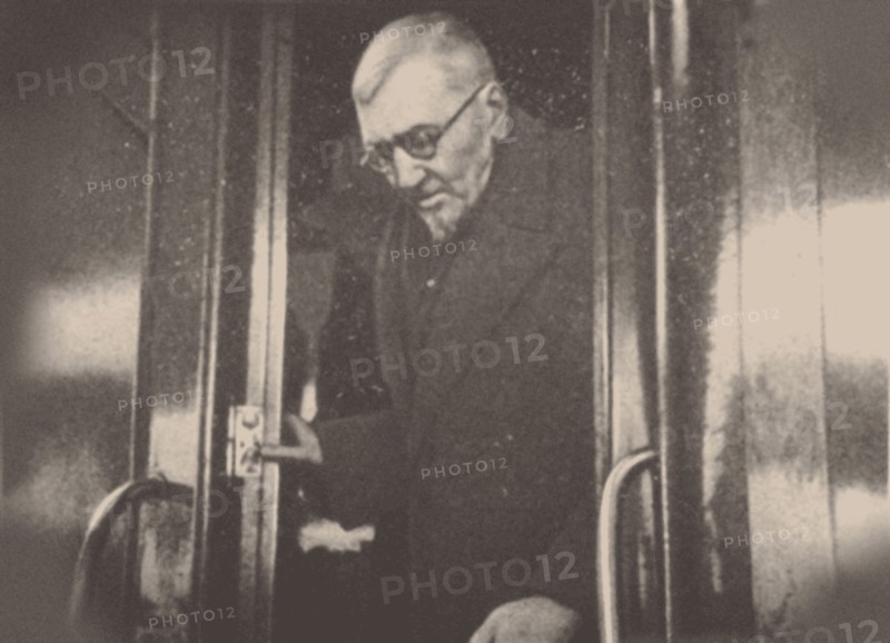 Kuprin's return to the Soviet Union, 1937.