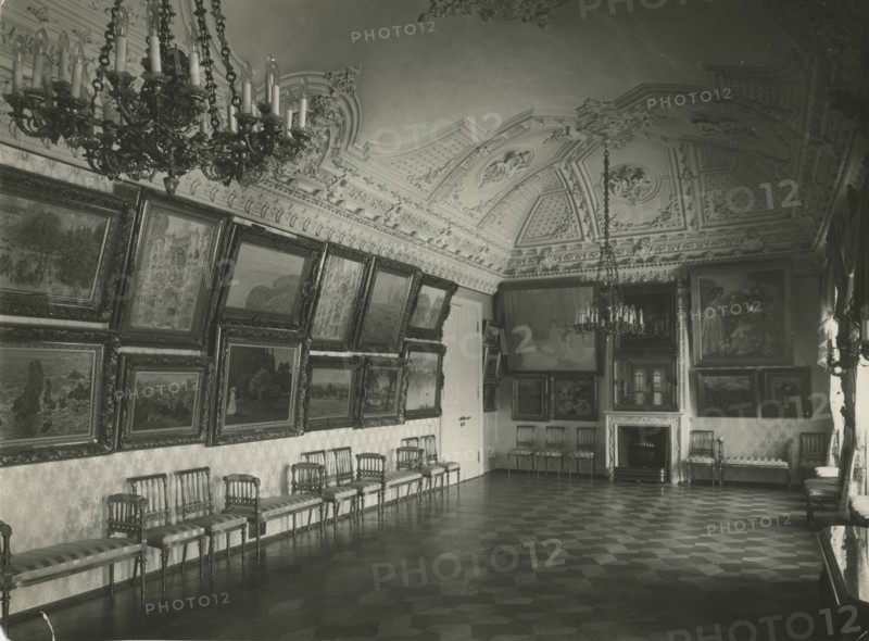 The Monet Room in Shchukin's house, 1914.