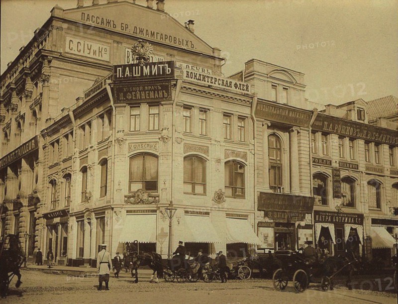 The revenue house of the Moscow Merchant Society at Kuznetsky Most in Moscow, 1907.