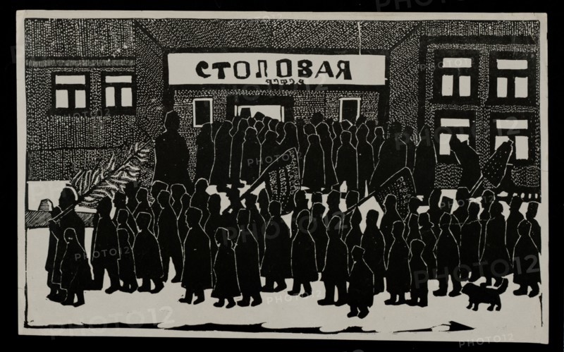 Queue before the canteen, 1922-1923.