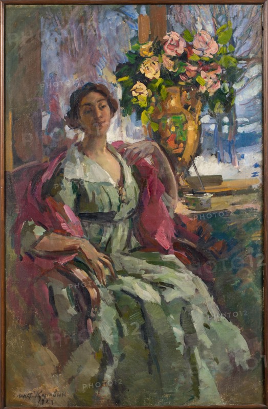 Woman with bouquet of roses, 1921.