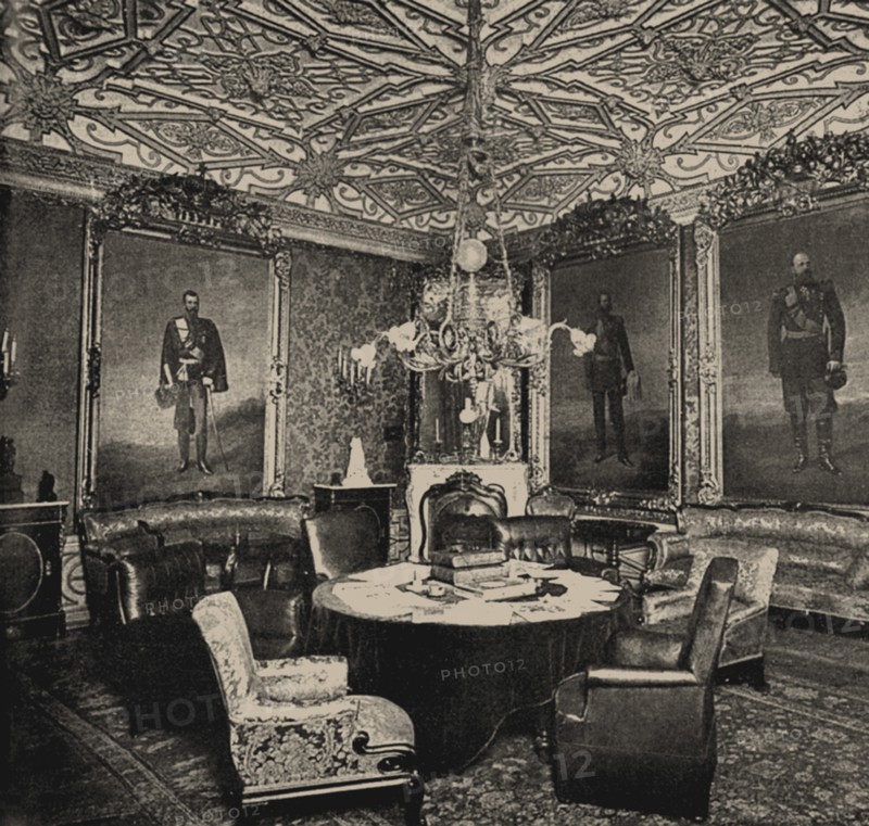 The Saint Petersburg English club on Palace Embankment. The Portrait Room, 1910s.
