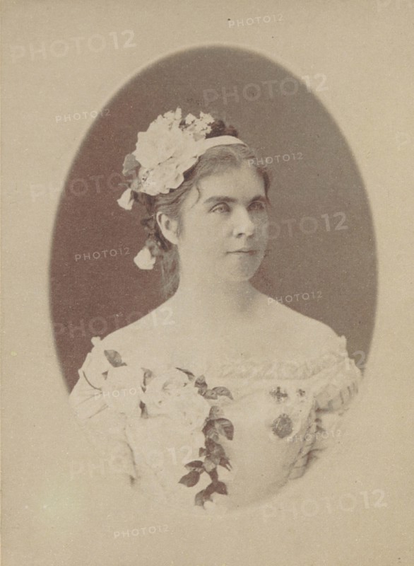 Portrait of the Singer Yelizaveta Lavrovskaya (1845-1919), 1890s.
