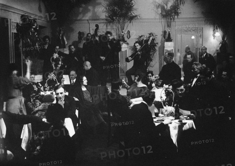 The hall of the night restaurant of Hotel Evropeiskaya, Leningrad 1924, 1924.