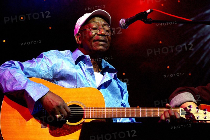 Papa Noel, The Hawth Theatre, Crawley, West Sussex, 2007. Artist: Brian O'Connor