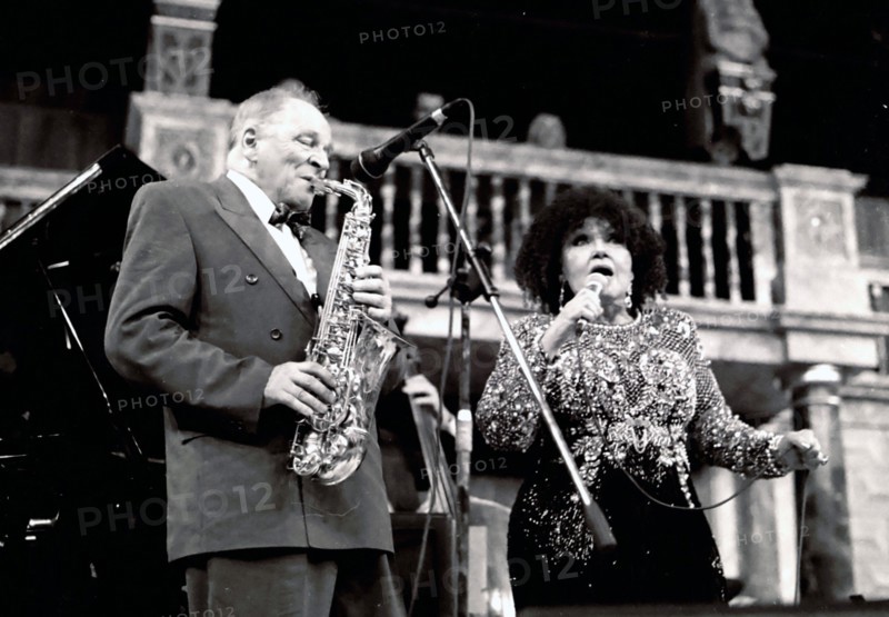 Cleo Laine and John Dankworth, The Globe, London, 2000. Artist: Brian O'Connor