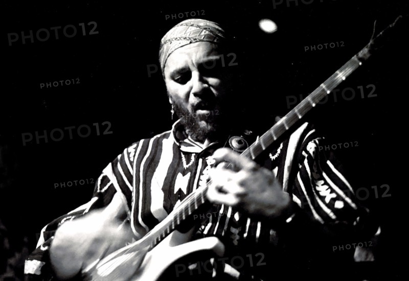 Jose Neto, Ronnie Scott's, London, 1995. Artist: Brian O'Connor