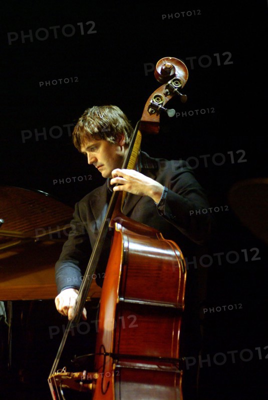 Andy Cleyndert, Braithwaite Hall, Croydon, London.  Artist: Brian O'Connor