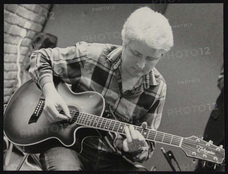 Guitarist Dave Cliff playing at The Fairway, Welwyn Garden City, Hertfordshire, 28 April 1991. Artist: Denis Williams