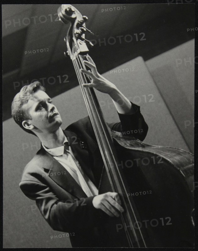 Bassist Arnie Somogyi playing at The Fairway, Welwyn Garden City, Hertfordshire, 28 April 1991. Artist: Denis Williams
