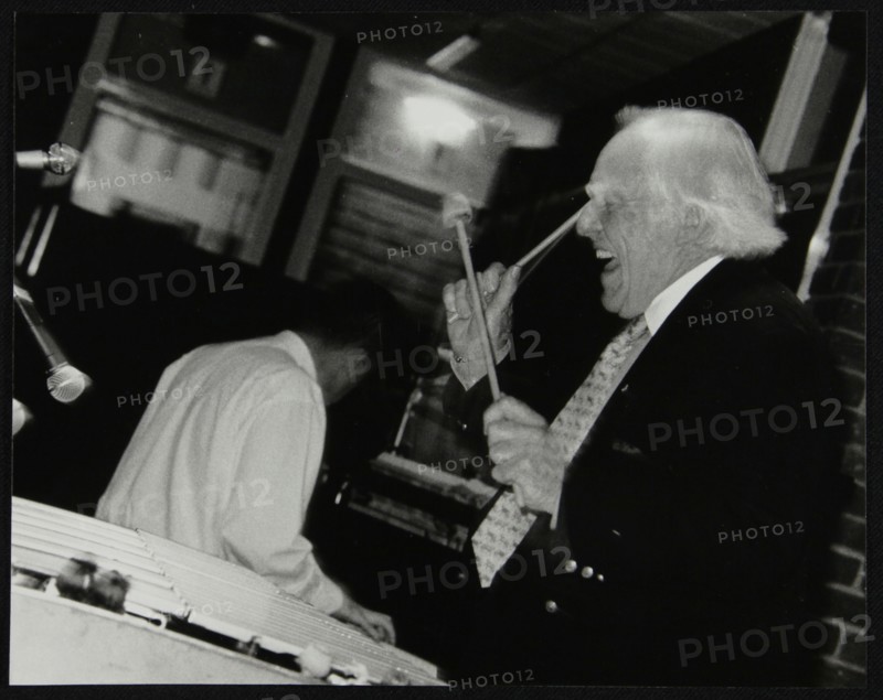 Peter Appleyard playing the vibraphone at The Fairway, Welwyn Garden City, Hertfordshire, 1999. Artist: Denis Williams