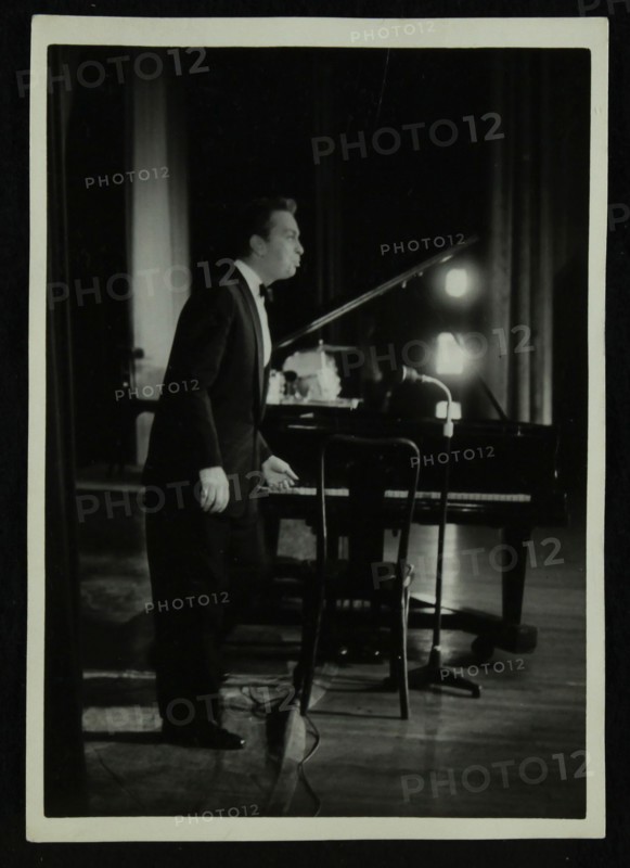 Mel Torme (vocals) in concert at the Bristol Hippodrome, 1950s. Artist: Denis Williams