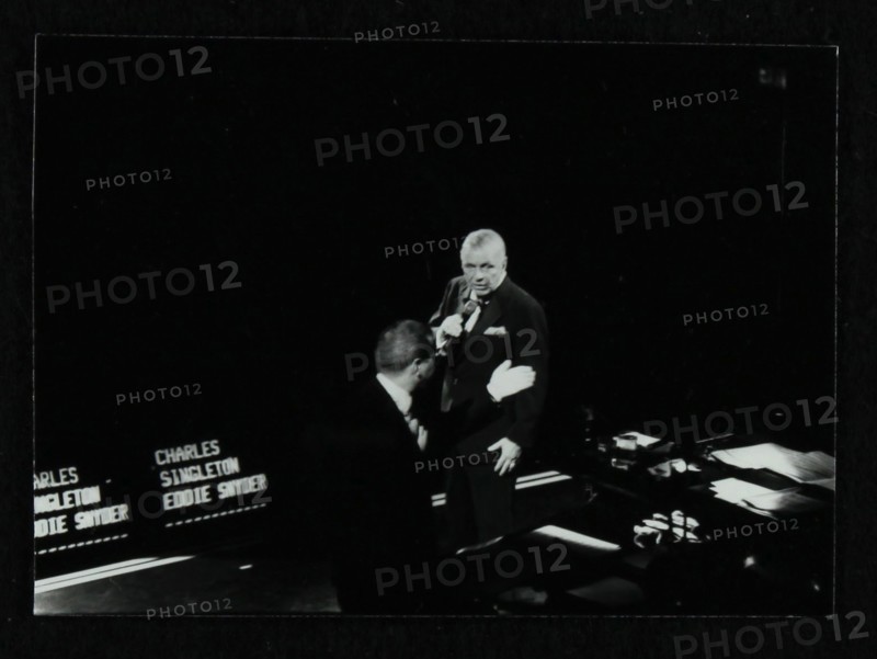 Frank Sinatra and Frank Sinatra Jr in concert at the Royal Albert Hall, London, 28 May 1992. Artist: Denis Williams