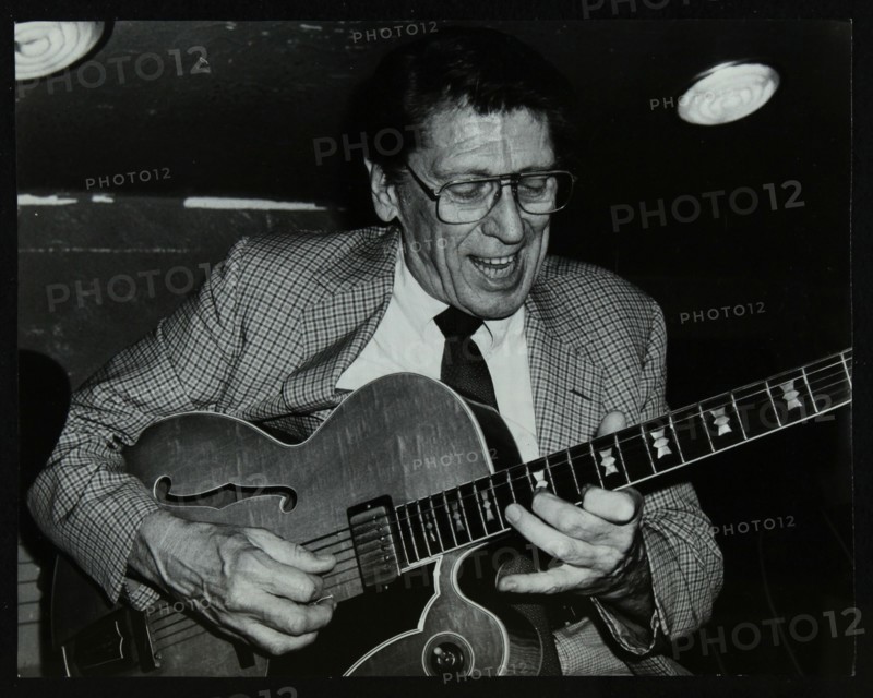 Tal Farlow playing the guitar at The Bell, Codicote, Hertfordshire, 18 May 1986. Artist: Denis Williams