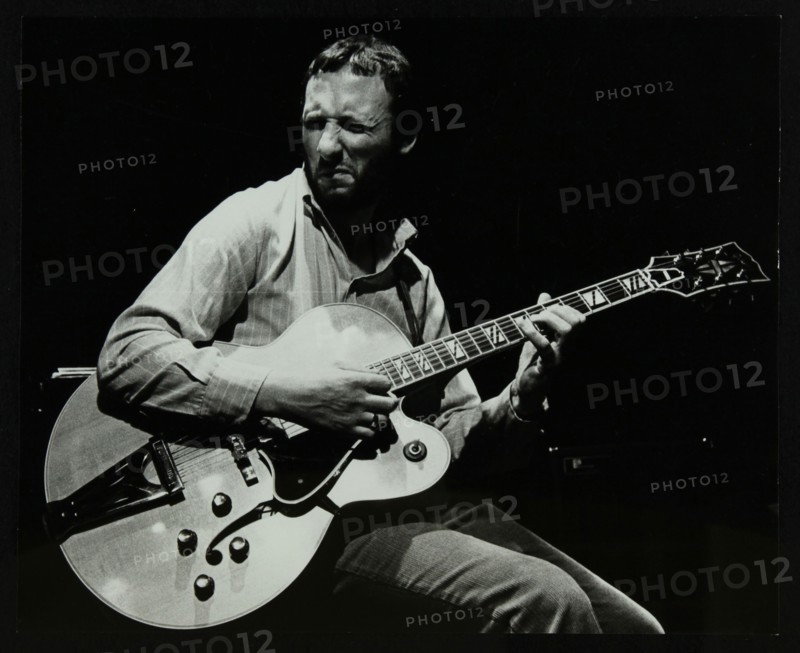 Guitarist Phil Lee playing at The Stables, Wavendon, Buckinghamshire. Artist: Denis Williams