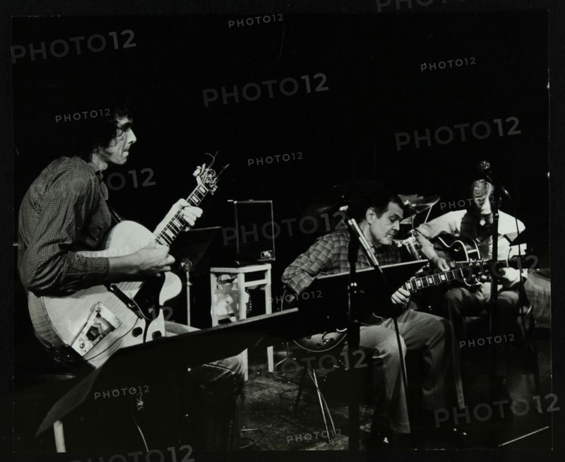 Guitarists John Etheridge and Ike Isaacs performing at The Stables, Wavendon, Buckinghamshire. Artist: Denis Williams