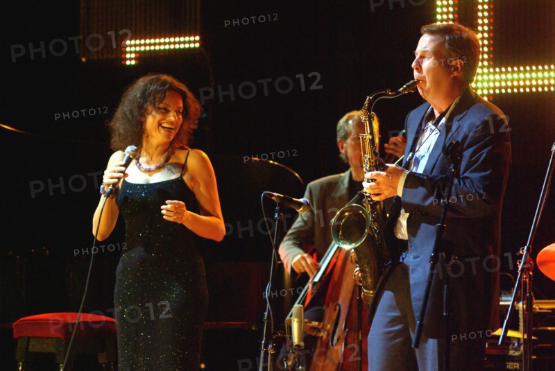 Harry Allen and Roberta Gambarini, Brecon, 2008. Artist: Brian O'Connor.