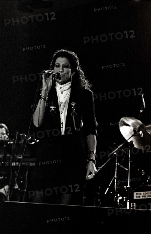 Rita Coolidge, Assembley Halls, Worthing, 1988.   Artist: Brian O'Connor.