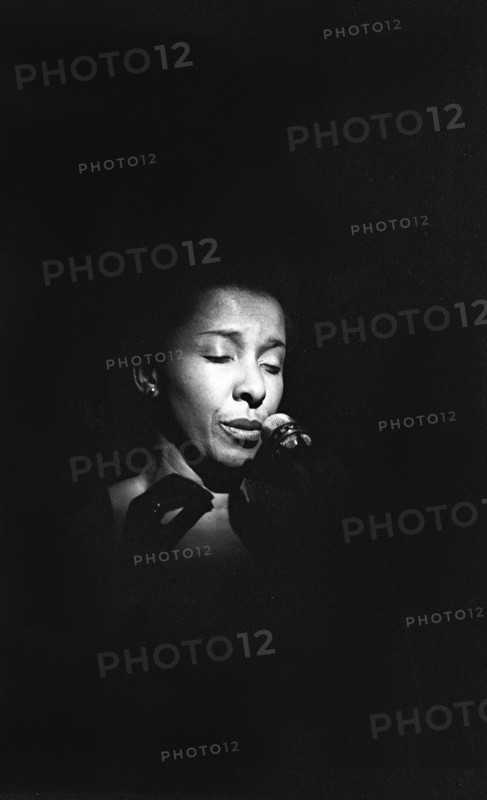 Elaine Delmar, Ronnie Scott's, London, 1989. Artist: Brian O'Connor.