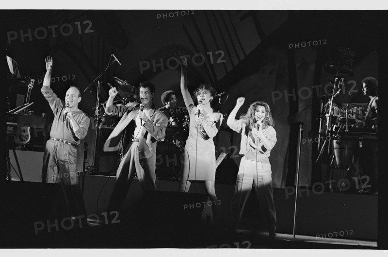 Manhattan Transfer , Odeon Hammersmith, 1988.   Artist: Brian O'Connor.