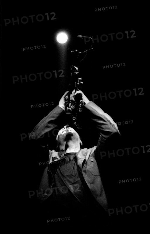 Mark Isham, Ronnie Scott's, Soho, London, June 1999. Artist: Brian O'Connor.