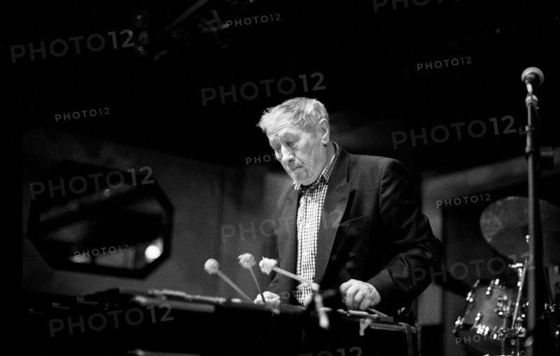Bill Le Sage, Watermill Jazz Club, Dorking, Surrey, April 2000. Artist: Brian O'Connor.