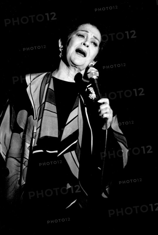 Gogi Grant, Pizza on the Park, London, Dec 1993. Artist: Brian O'Connor.