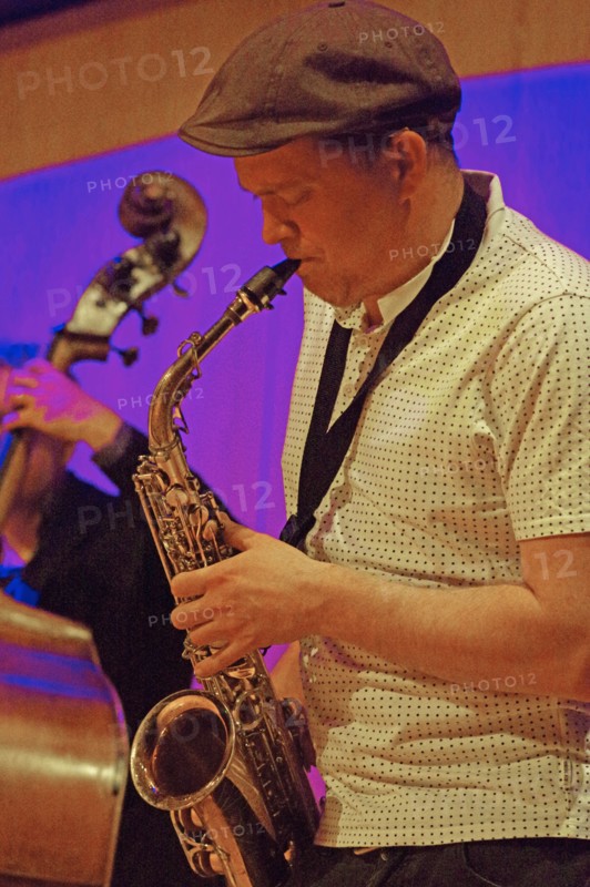 Adrian Cox (Rythme Futur), Birley Centre, Eastbourne, East Sussex, Sep 2015. Artist: Brian O'Connor.