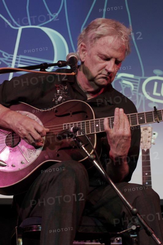 Mike Dowling, Crawley Blues Festival, Hawth, Crawley, West Sussex, Oct 2015. Artist: Brian O'Connor.