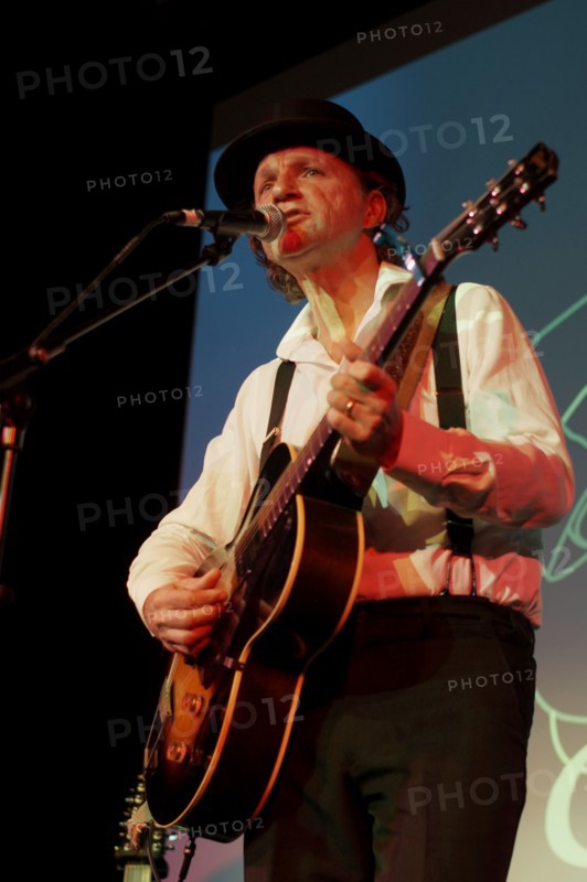 Ben Tyzack, Crawley Blues Festival, Hawth, Crawley, Oct 2015. Artist: Brian O'Connor.