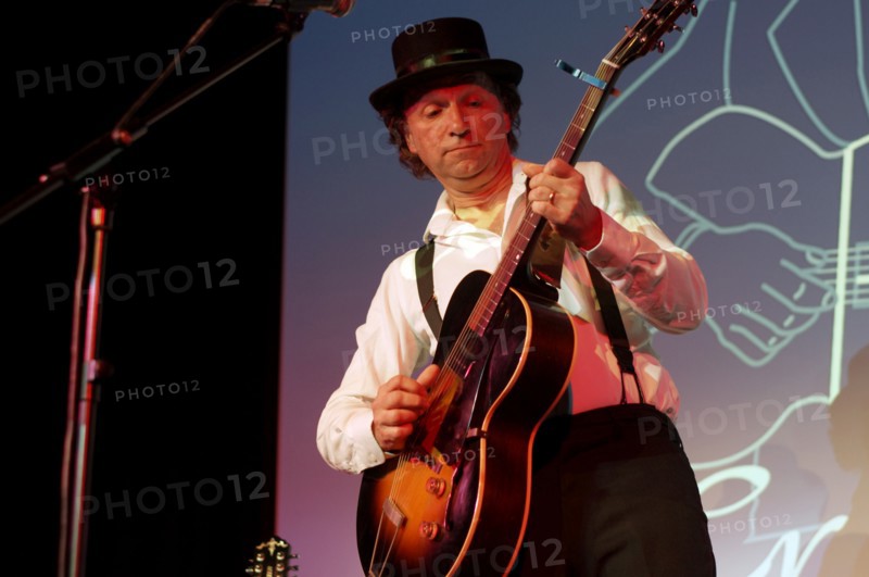 Ben Tyzack, Crawley Blues Festival, Hawth, Crawley, Oct 2015. Artist: Brian O'Connor.