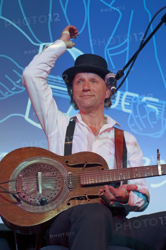 Ben Tyzack, Crawley Blues Festival, Hawth, Crawley, Oct 2015. Artist: Brian O'Connor.