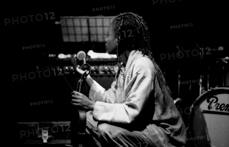 Regina Carter, Ronnie Scott's, Soho, London, July 1999.  Artist: Brian O'Connor.