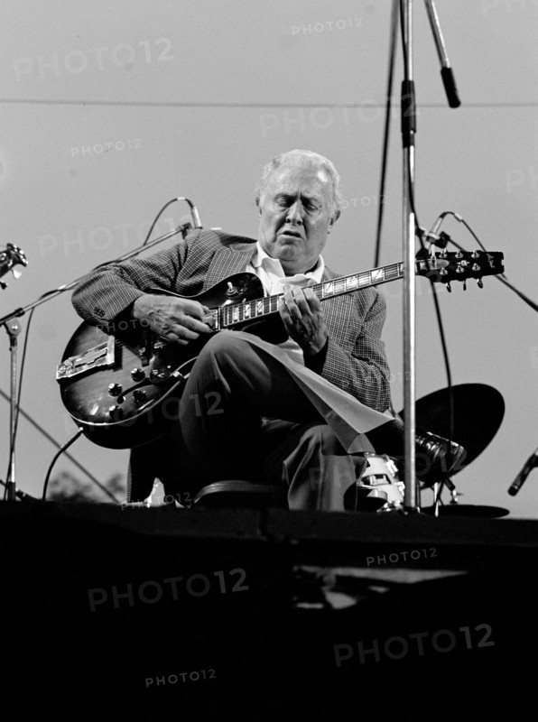 Herb Ellis, Knebworth Jazz Festival, Herts, July 1982. Artist: Brian O'Connor.