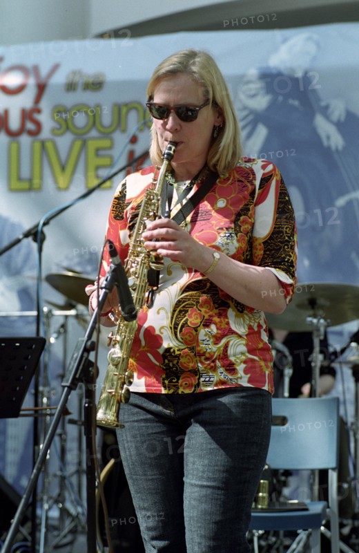 Clare Hirst, Croydon Jazz Festival, Whitgift Centre, April 28, 2006.   Artist: Brian O'Connor.