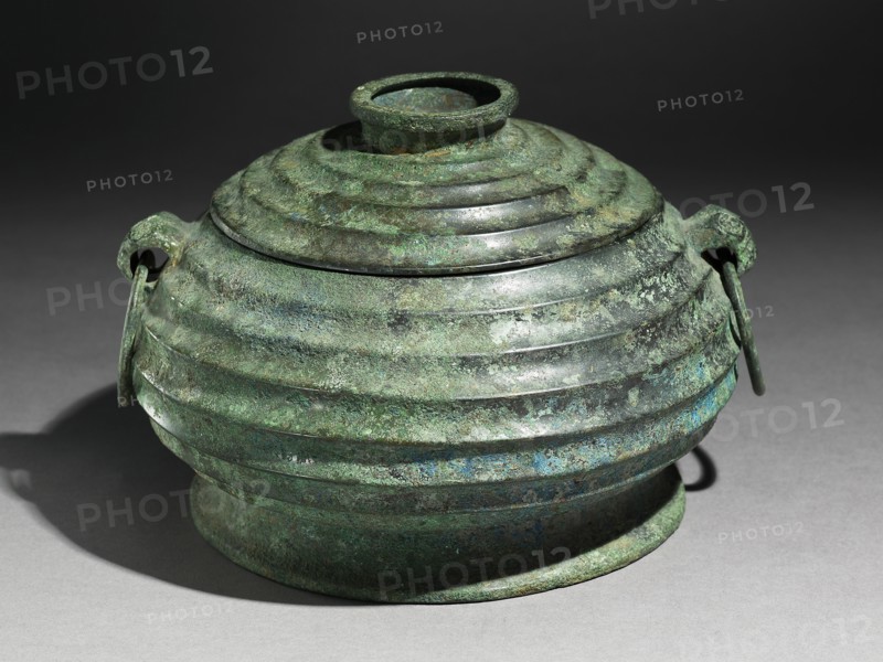 Ritual food vessel, or gui, with taotie masks, late 9th century - early 8th century. Artist: Unknown.