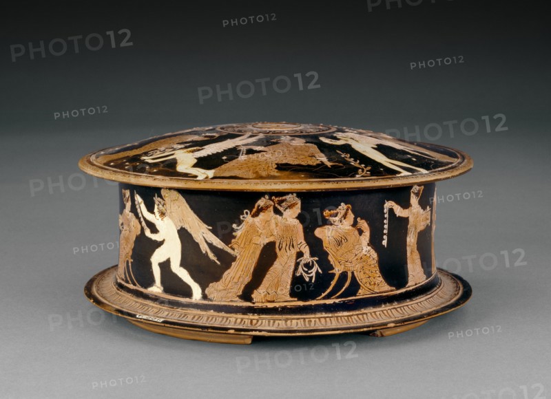 Attic/Arthenian red-figure pyxis, late 5th century BC. Artist: Meidias Painter.